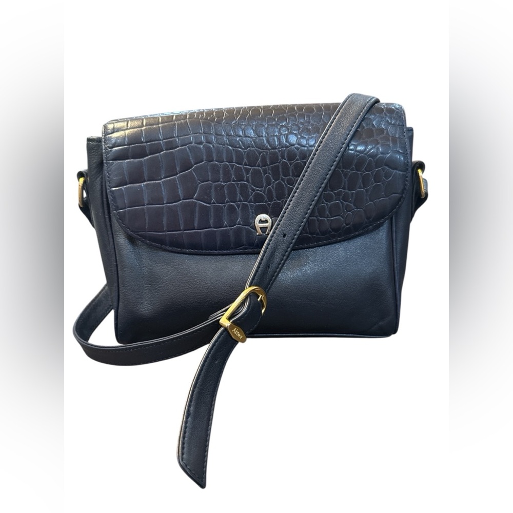 Vintage Etienne Aigner Navy Leather Croc Flap Crossbody Bag‎